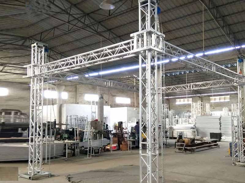 أوناش يدوية (Tower Lifts) ارتفاع 5.5 متر (تحمل 200 كجم) 1 متر